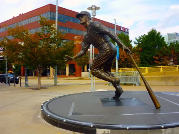 Roberto_Clemente_statue